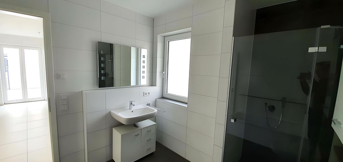 Neuwertige, bezugsfreie 3,5 Zimmer Gartenwohnung in Altmühldorf mit Inntalblick! – Foto 8