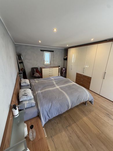 *Gegen Gebot*Bauernhaus / Hofreite  mit Nebengebäude* – OG Schlafzimmer