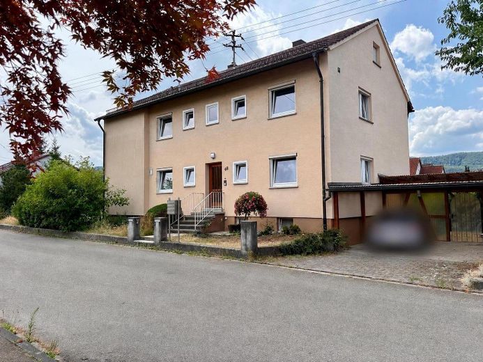Saniertes 3-Familienhaus bietet viel Platz zur Eigennutzung oder als Wertanlage in Gingen – Foto 1