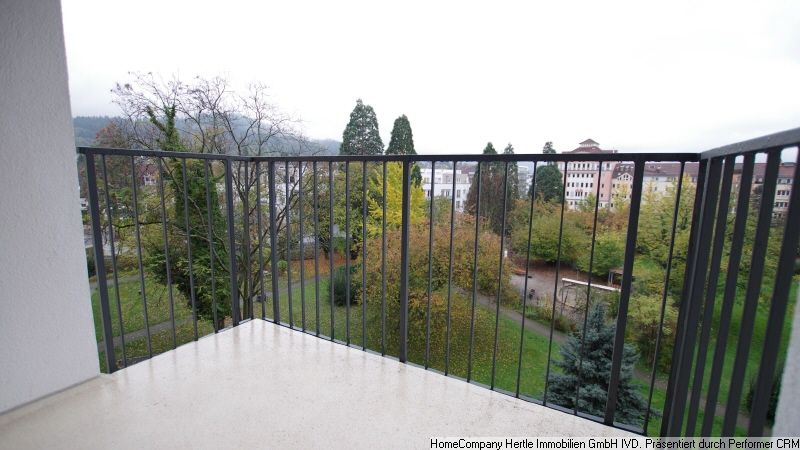 Großzügig  &  möbliert mit Balkon für 3-12 Monate in Zähringen – 1b9f117c2c2f8c3abaa77c45edb213020dd377db.jpg