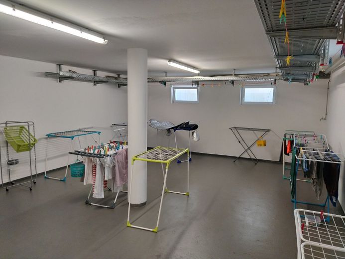 Wohnen wo andere Urlaub machen - Attraktive 1-Zimmer-Wohnung mit Balkon und EBK in Muhr am See – Trockenraum
