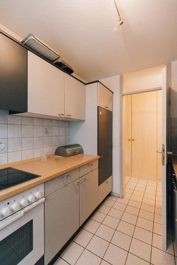 Steuerlich attraktive Kapitalanlage in Stammheim-Süd mit zuverlässigem Mieter (provisionsfrei) – Einbauküche