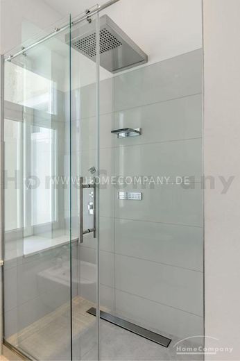 Schöne, hochwertige möblierte 4-Zimmer-Altbauwohnung mit Balkon in Schwabing – f1c089f05d3b6546294af034a39a34467488ddf1.jpg