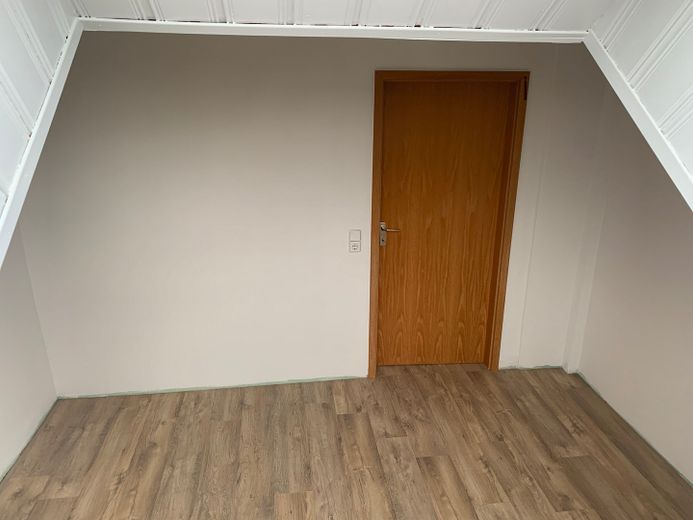 Renovierte Wohnung inkl. Küche – Schlafzimmer_03_Fensterblick