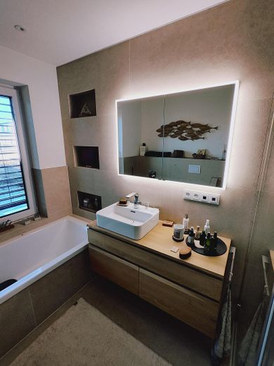 Eingelassener Spiegelschrank