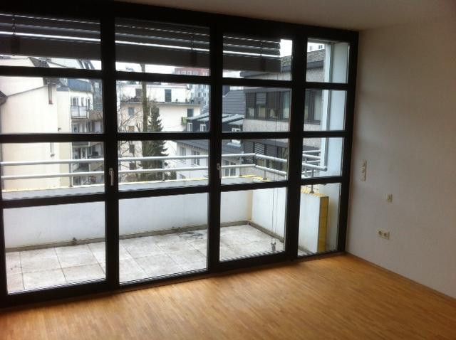 Hübsche geräumige komplett renovierte Etagenwohnung mit Blick auf den Rhein – Foto 1