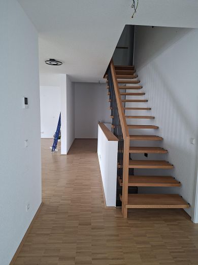 Neubau Haus (Doppelhaushälfte) in Karlsruhe Neureut zu vermieten – Eingangsbereich