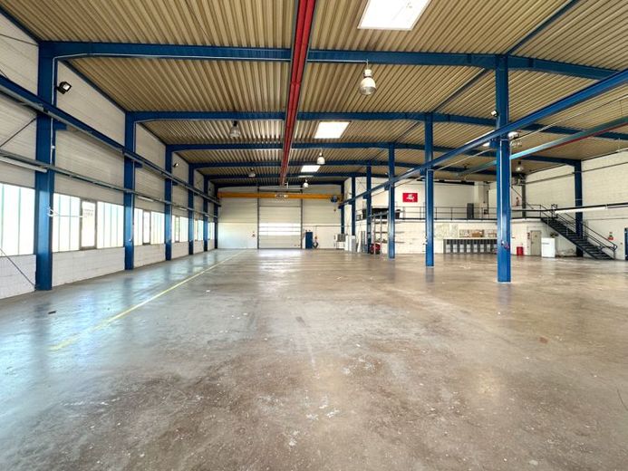 7340 m² plot, 1320 m² heated hall with offices, 5 t crane runway, 6120 m² outdoor area for rent in Gera near the A4 – Photo 1