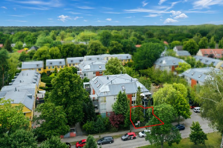 Loftartige Gewerbe-/Wohneinheit mit Schaufenster &amp; Keller - barrierefrei, ruhig &amp; citynah bei Berlin – Luftbild Straßenseite