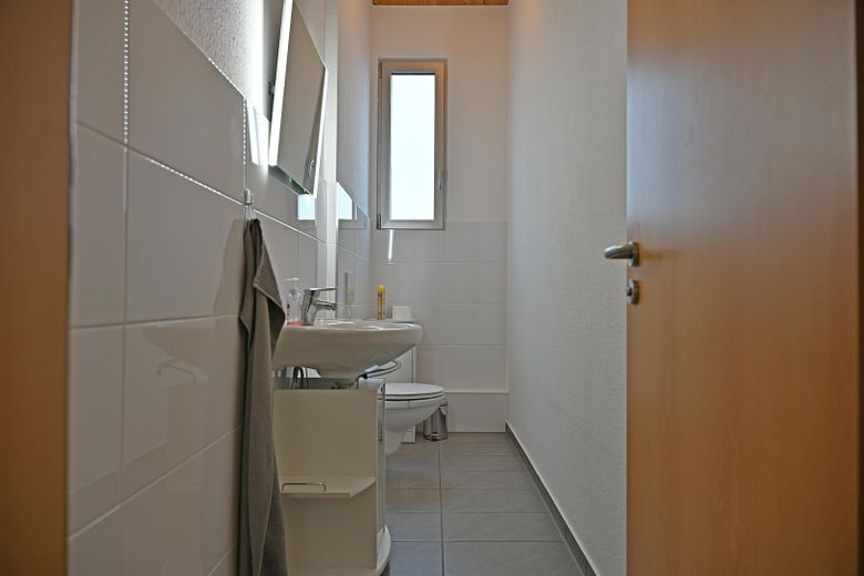 WC Damen EG