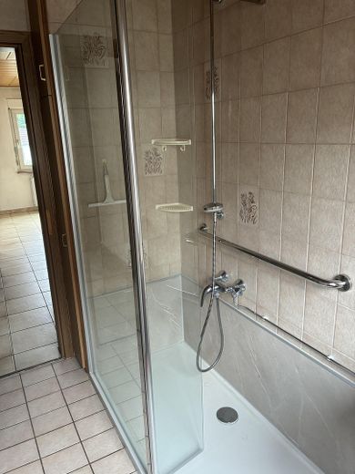 Wolnostojący dom dwurodzinny z potencjałem i dużym ogrodem, 170 m² – Bad
