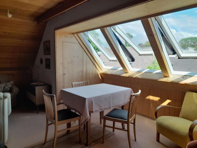 2 ½ Familienhaus in zentraler, ruhiger Süd- und Aussichtslage in St. Georgen/Schwarzwald – Wohnung DG