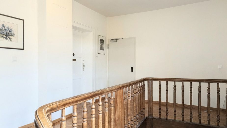 2-Zimmerwohnung in Neuhausen: Altbauwohnung mit Potenzial – Wohnungseingang