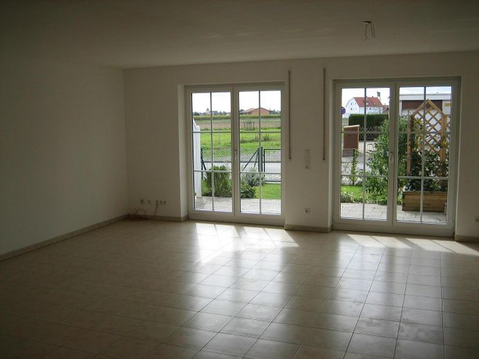 **Wohnen EXCLUSIV** 28 Min nach München - NEUWERTIGER BAU, tolle "Architekten Haus"- Konzeption – Wohnzimmer