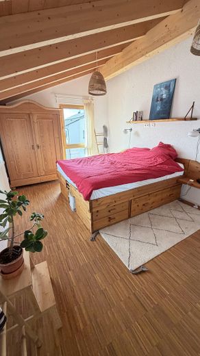 Maison de caractère personnalisée : maison jumelée claire et haut de gamme à Bittenfeld, KfW 55 – Schlafzimmer