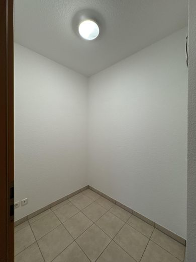 geräumige 3 Zimmer Wohnung mit Einbauküche 2 Loggien in Deegfeld – Abstellraum