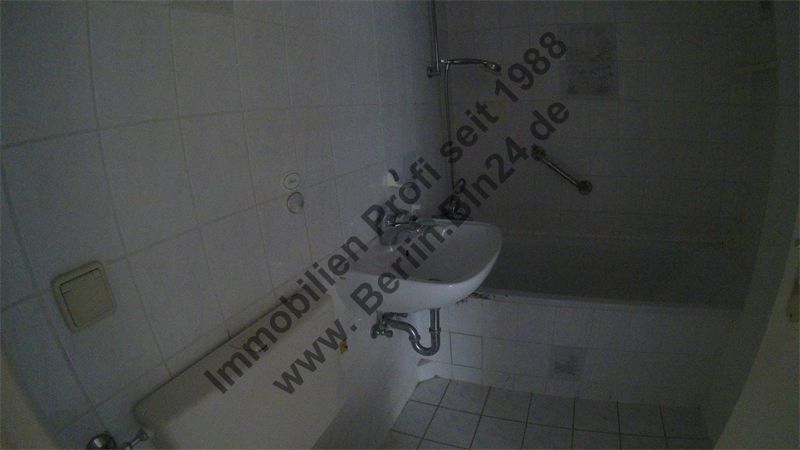 Teilsaniert und günstig - am Volkspark Friedrichshain - Mietwohnung – G0025154