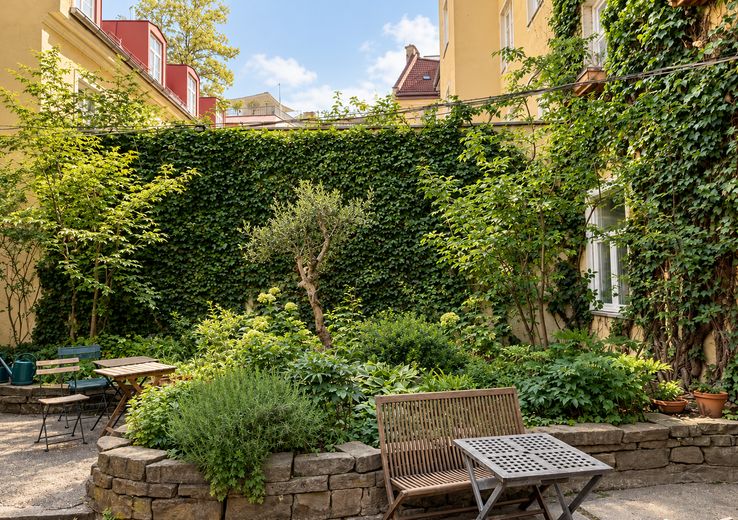 Urbaner Rückzugsort in Haidhausen, Hochwertiges Design-Loft mit separatem Cityoffice – Sonniger Innenhof Rückgebäude