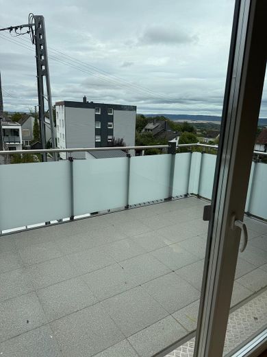 Moderne Neubau-Wohnung für Singles und Paare – Balkon
