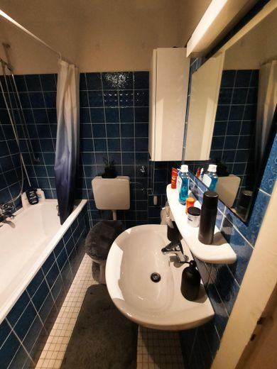 Holbeinstr. Bad mit Wanne