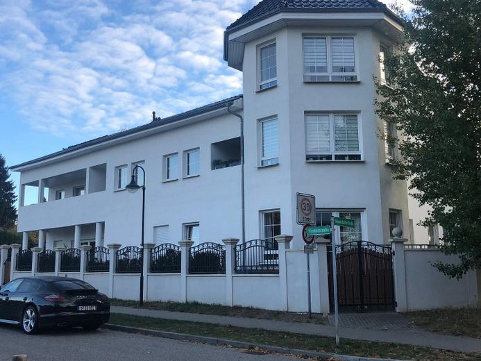 Helle 3-Zimmer-Wohnung im 1. OG mit Balkon – 84 m², Fußbodenheizung, Stellplatz – Außenansicht