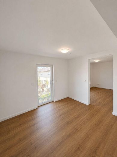 Exklusive kernsanierte Wohnung mit Gartenzugang – Wohnzimmer 