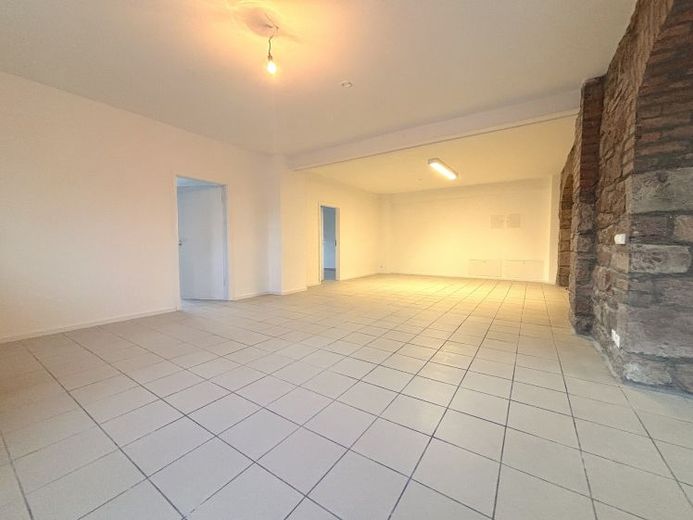 Appartamento loft: con terrazza, posto auto e accesso al giardino – Foto 1