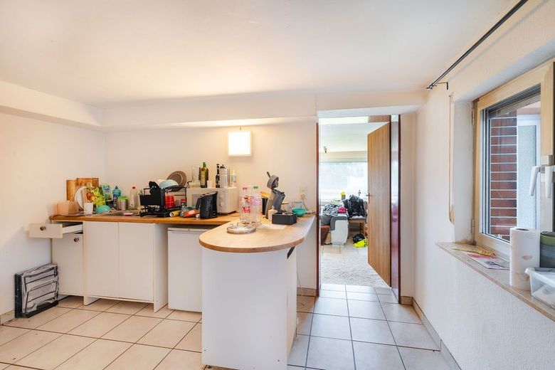 Doppelhaushälfte in Höhr-Grenzhausen - mit großer überdachter Terrasse, Garten und Garage – Küche Einliegerwohnung