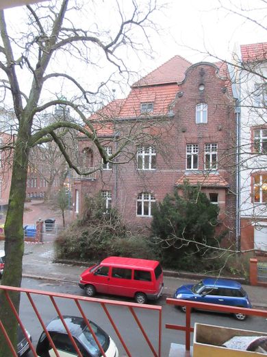 2026 Berlin! Schöner im möblierten Apartment in Steglitz, Elisenstr., zwischen Rathaus & Stadtpark – Ausblick vom Balkon