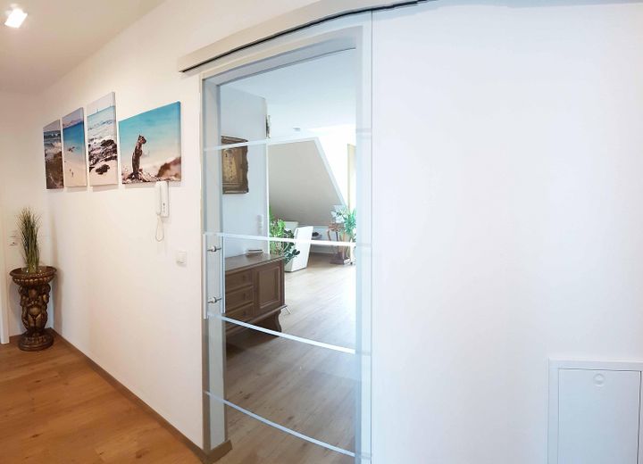 Neues Glück 🏡 Neues Zuhause – Schiebeglastür zum Wohnz