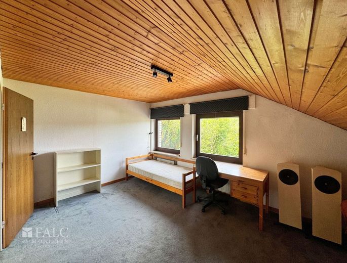 Freistehendes 1-2-Familienhaus in bevorzugter Wohnlage von Overath-Zentrum – Schlafzimmer OG