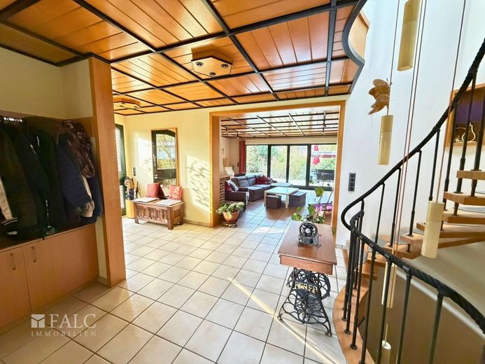 Großzügiges Einfamilienhaus auf privatem Grundstück (Teilverkauf des Grundstückes möglich) – Flur