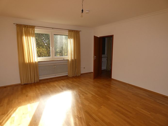 Attraktive und ruhige Wohnung in 95138 Bad Steben. – Wohnzimmer 2