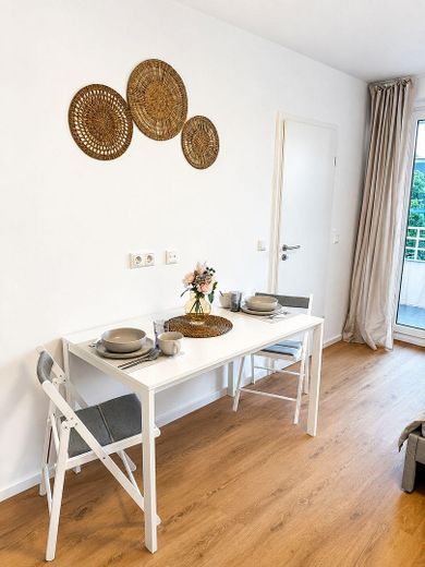 Erstbezug nach Sanierung – Modern möbliertes 1-Zimmer-Apartment mit Balkon in Top-Lage – Foto 3