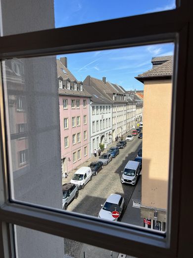 Helle 3 Zimmer Wohnung in der Carlstadt – Blick in die Bilker Straße