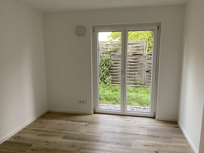 Appartamento di nuova costruzione di 3 locali, ecologico per il clima (71m²) a Kehl-Marlen – vivere vicino alla natura e in modo moderno – prima occupazione – Arbeits-/Kinderzimmer