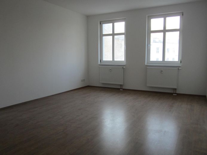 2-Raum-Wohnung in ruhiger Hoflage in der Stadtmitte von Neustrelitz zu vermieten – Wohnzimmer