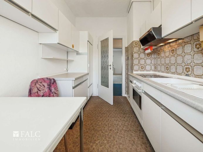 Vahrenwald- piso de 3 habitaciones con balcón en el 3er piso con bonita vista (sin ascensor) – Küche aktuell