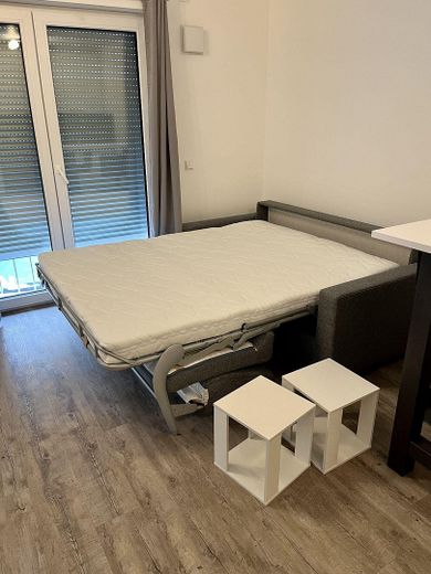 Luxuriöse Neubauwohnung  28 m2 Nürnberg – Klappbares Bett/Sofa