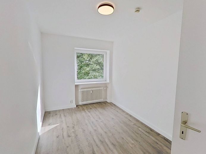 EINZIEHEN UND BIS ZU 3 KALTMIETEN SPAREN: Große 3-Zimmer-Wohnung mit BALKON und EBK in Kappeln-Ellenberg – Ansicht I: Schlafzimmer II