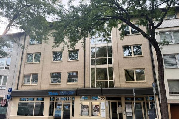 Repräsentative Büro- oder Praxisfläche mit Aufzug und zwei Loggien in zentraler Innenstadtlage