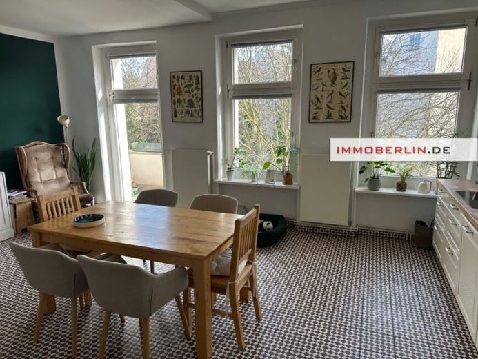 IMMOBERLIN.DE – Gotowe do zamieszkania, całkowicie odrestaurowane mieszkanie w kamienicy ze sztukaterią, balkonem i windą, w spokojnej lokalizacji – Zdjęcie 1