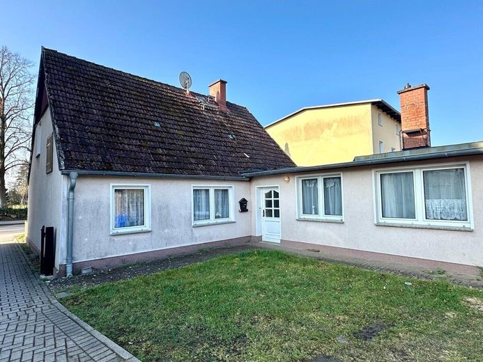 HORN IMMOBILIEN ++ kleines Einfamilienhaus in zentraler Lage in Ducherow – Nutzen Sie Ihre Chance!