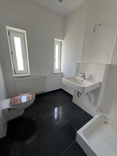 9-room two-family house on a 1080 m² plot, directly beside the railway tracks, 15 minutes by train to Munich – Bad 2 1.OG