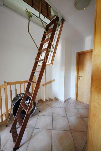 Flexibles Ostseehaus in Karlshagen – Wohnen und Ferienvermietung unter einem Dach – Zugang zum Dachboden