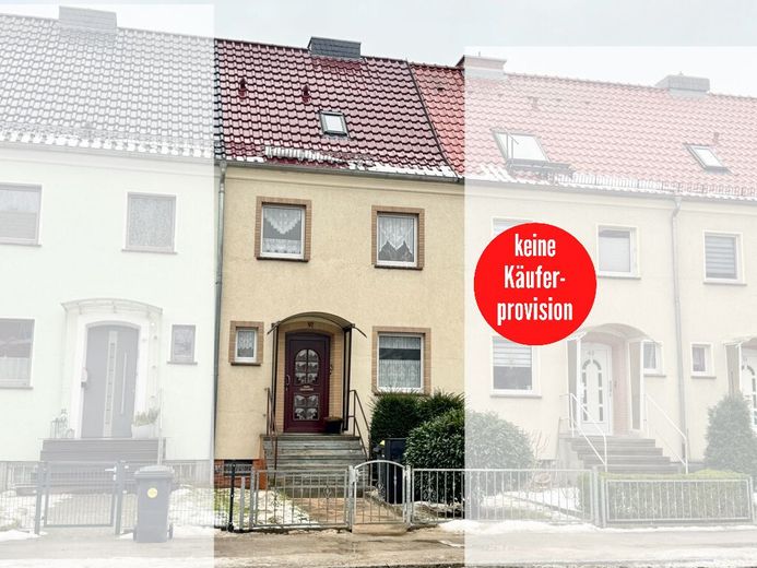 HORN IMMOBILIEN ++RESERVIERT! Neubrandenburg Vogelviertel, gepflegtes Reihenmittelhaus mit Garage und Terrasse – Hausansicht