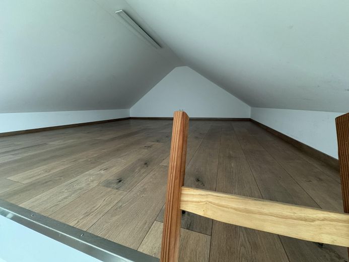 Große Dachgeschosswohnung mit Balkon und EBK in ruhiger Lage – Dachspitz 1
