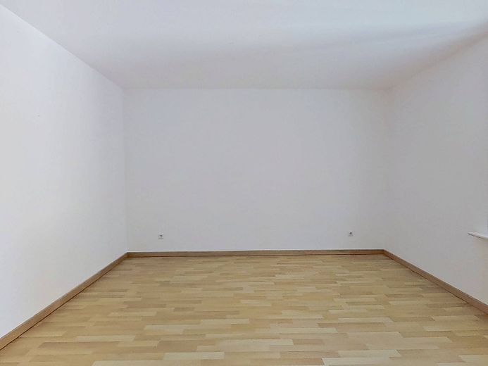 Warmes Nest, kalte Ersparnis - 1 KALTMIETE GESCHENKT: Große 3-Zimmer-Dachgeschosswohnung mit EBK und intelligentem Grundriss im historischen Breitenweg – Ansicht I: Schlafzimmer II