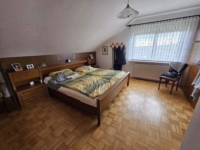 منزل عائلي منفصل – OG Schlafzimmer