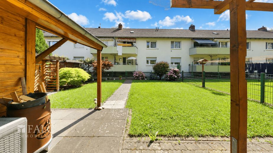 Ihre kleine Wohlfühloase mit Balkon und traumhaftem Gartenanteil! – Garten